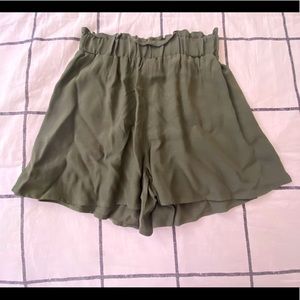 Hollister Ultra High Rise Paper Bag Short